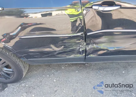 2013 Cadillac Srx Luxury Collection z USA, uszkodzony, nr VIN 3GYFNGE39DS647867